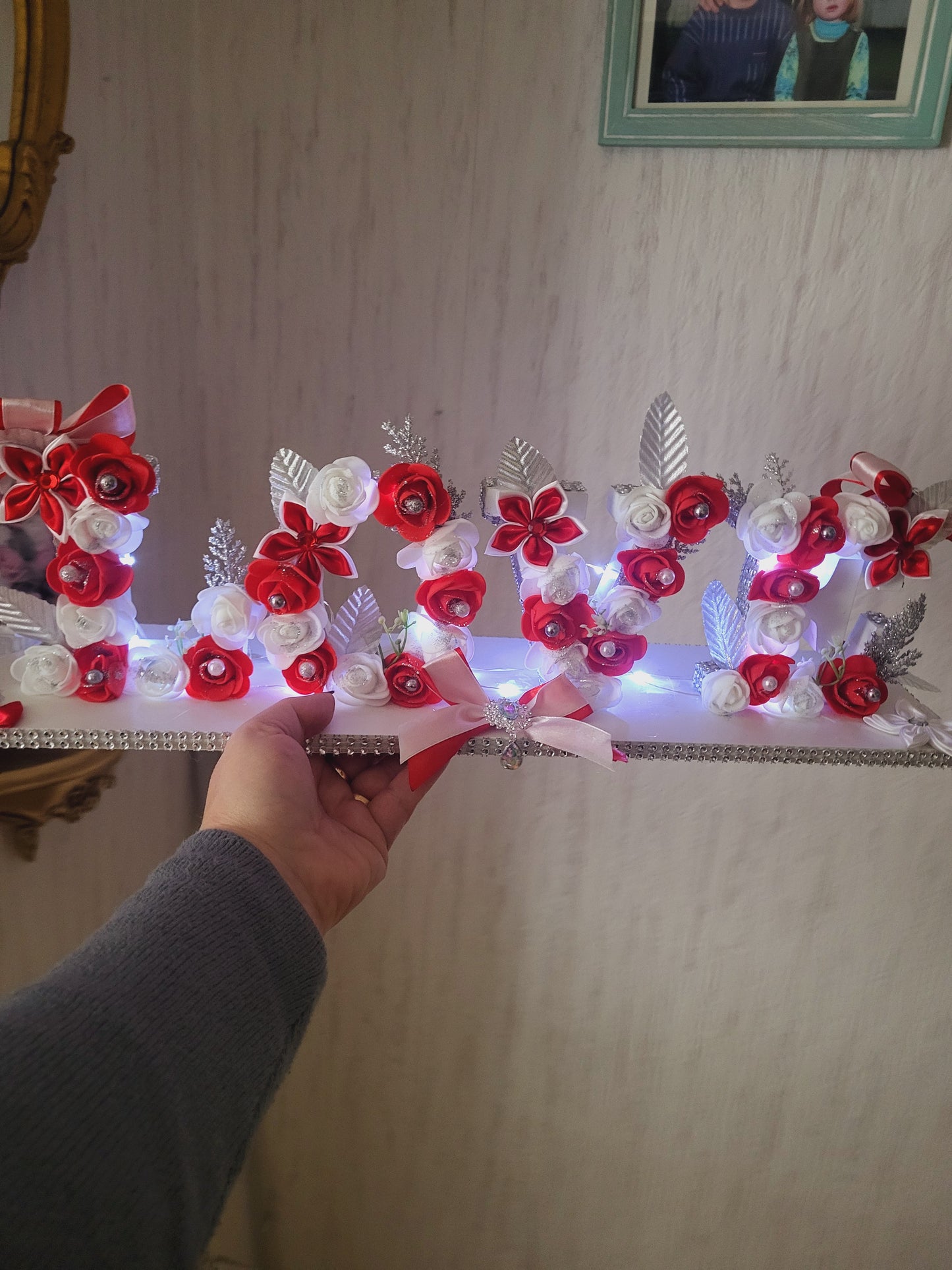 Mot LOVE sur support avec led