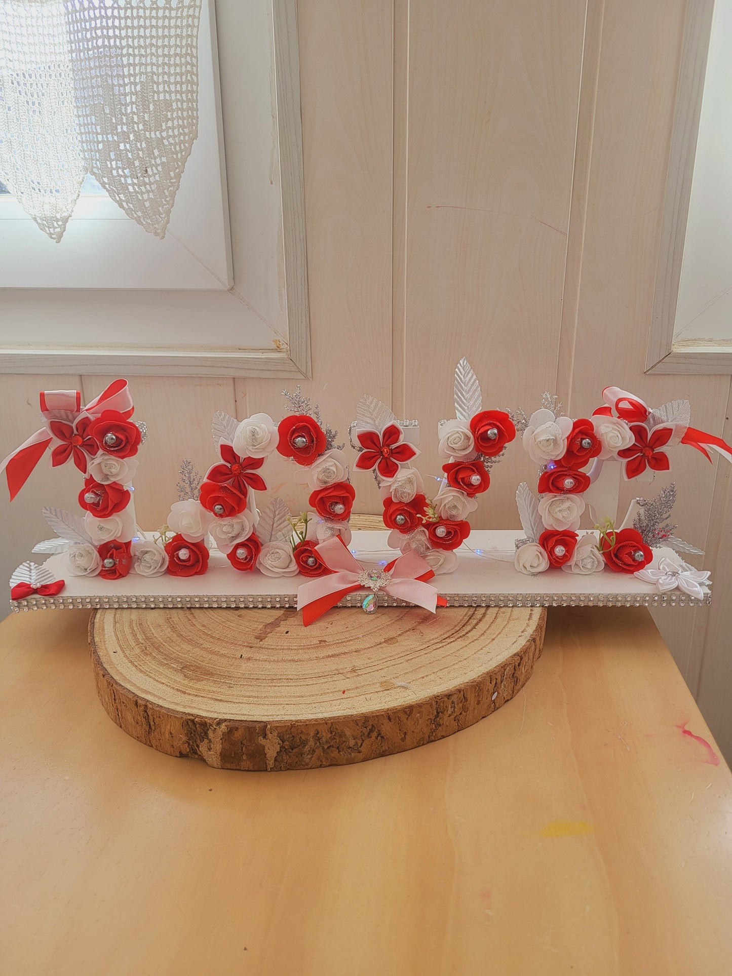Mot LOVE sur support avec led