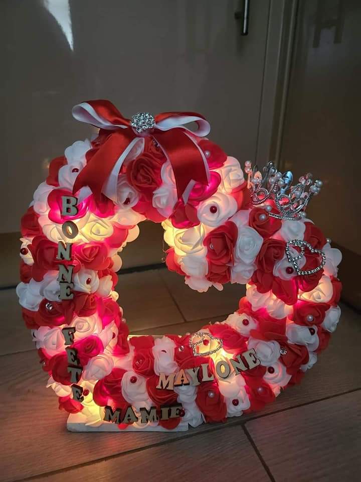 Coeur sur support avec des led