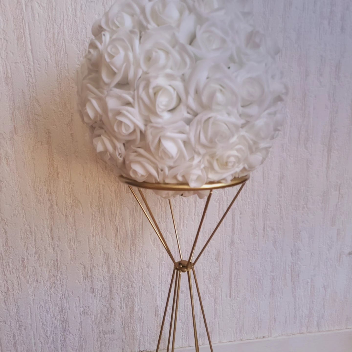 Support avec boules de fleurs et led