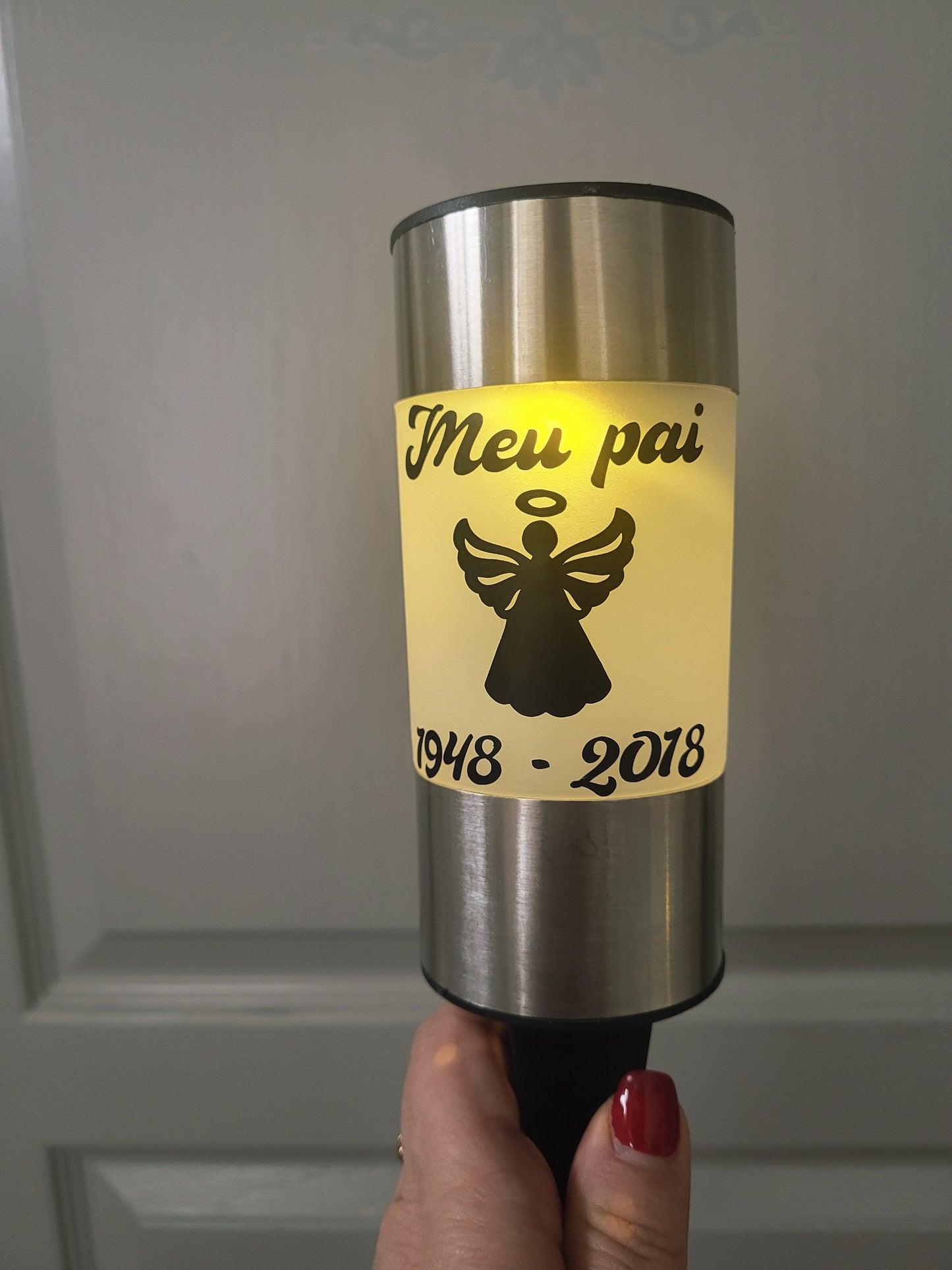 Bougie solaire a personalise pour monument funairaire