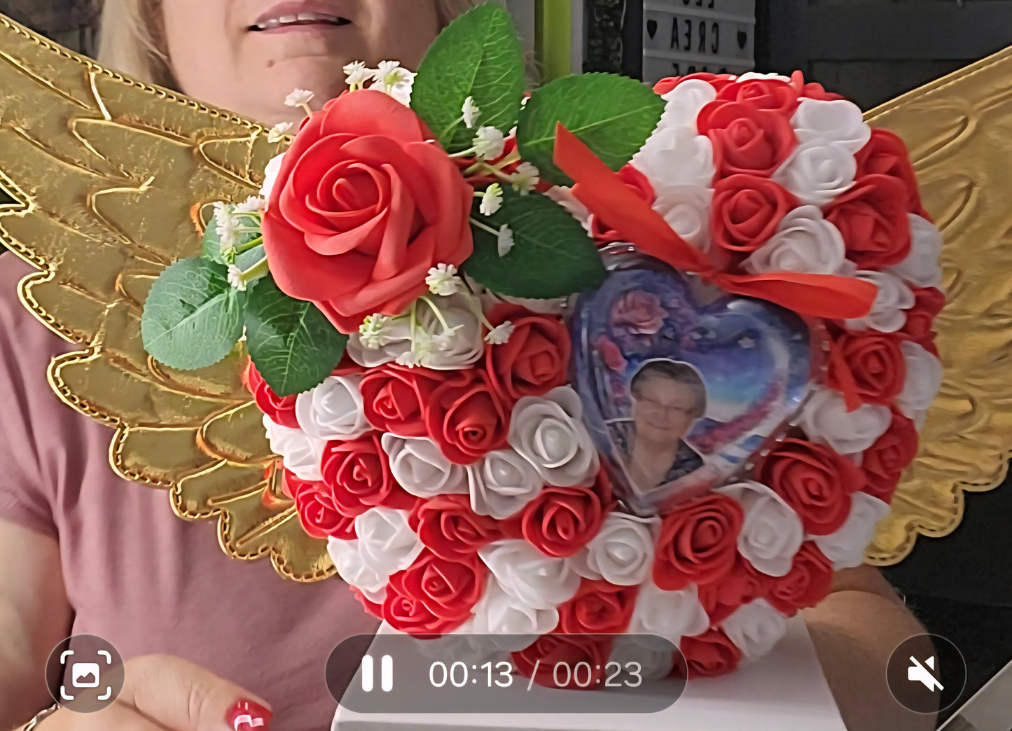 Coeur avec des ailles et support pour monuments funéraires