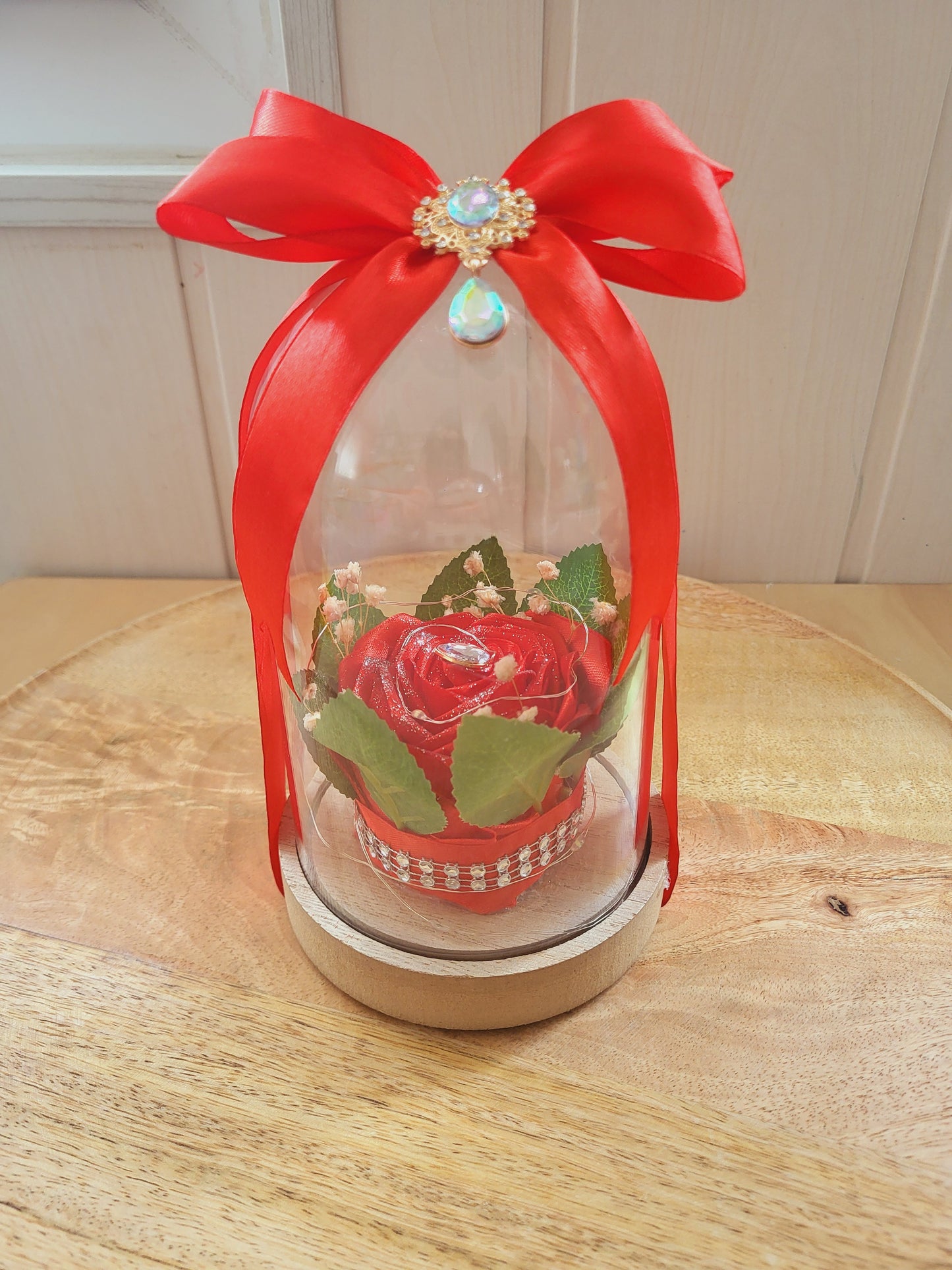 Cloche avec rose en satin avec led