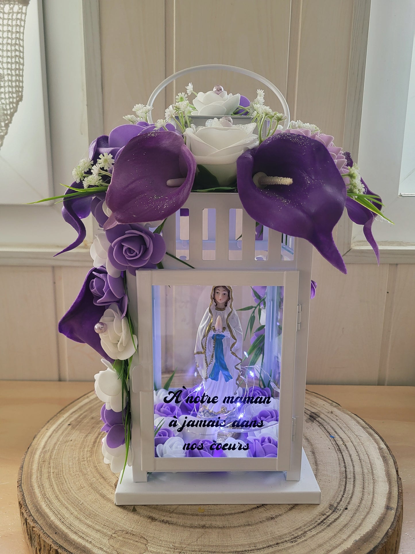 Lanterne avec Sainte vierge Marie pour monument funéraire(N'HÉSITEZ PAS À PRÉCISER LA COULEUR DE LA LANTERNE QUE VOUS SOUHAITEZ BLANC OU NOIR)