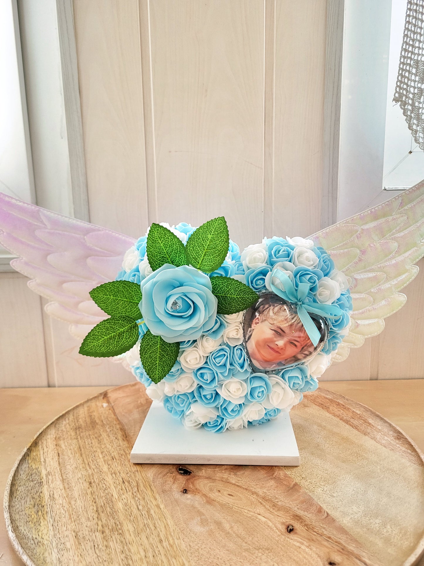 Coeur avec des ailles et support pour monuments funéraires