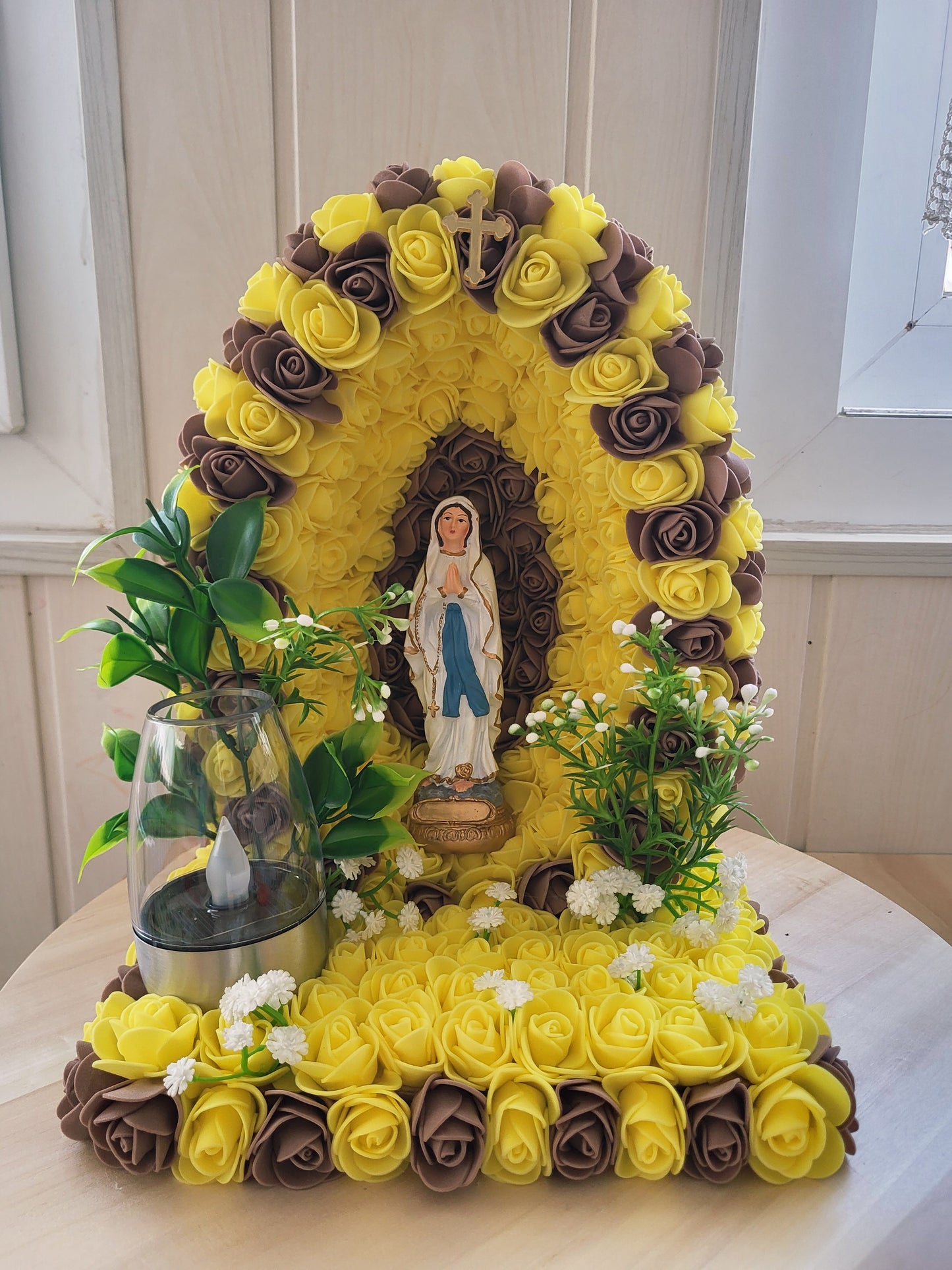 La grotte de la vierge pour monument funéraire