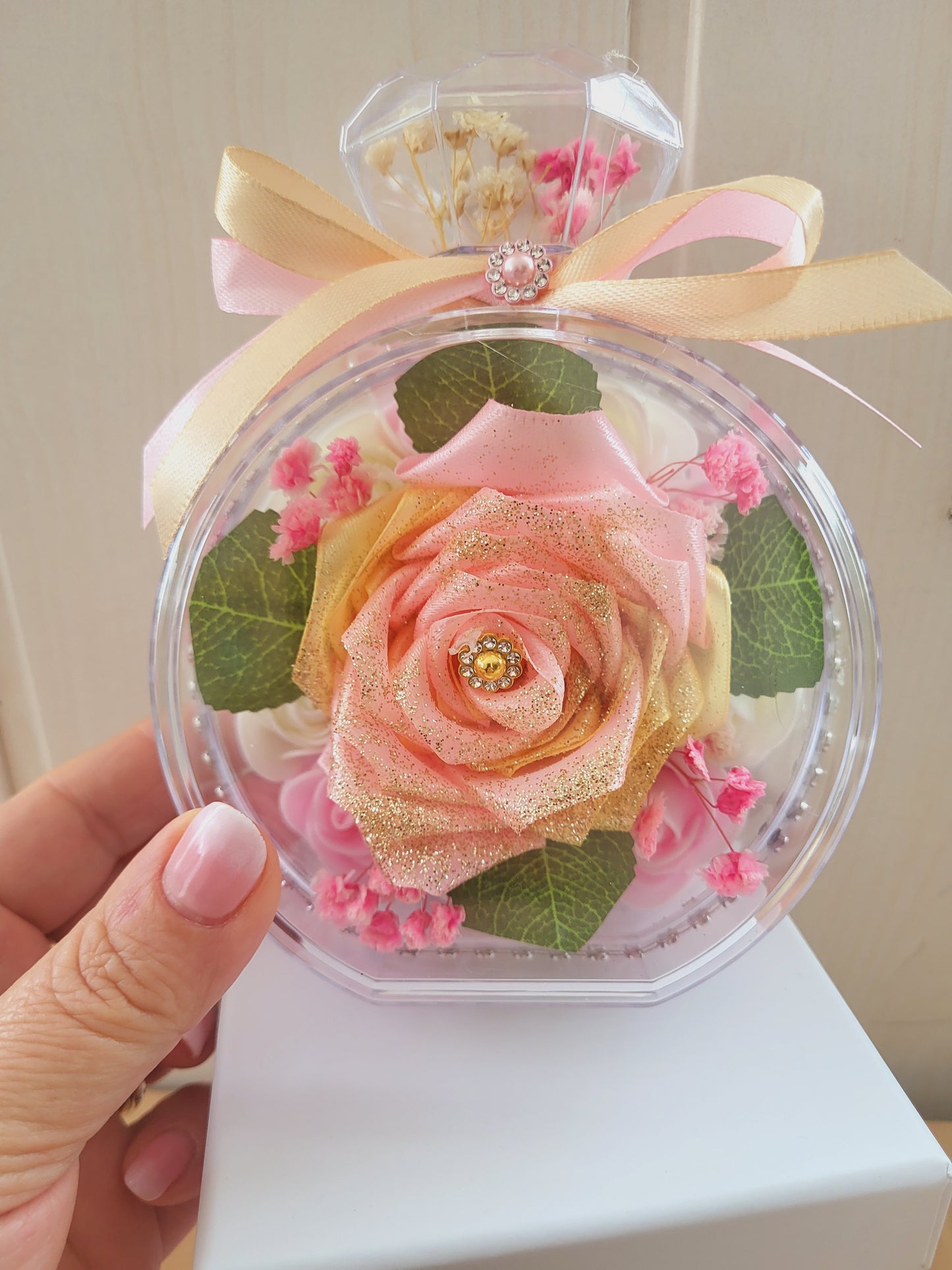 Bouteille diamant fleur en satin