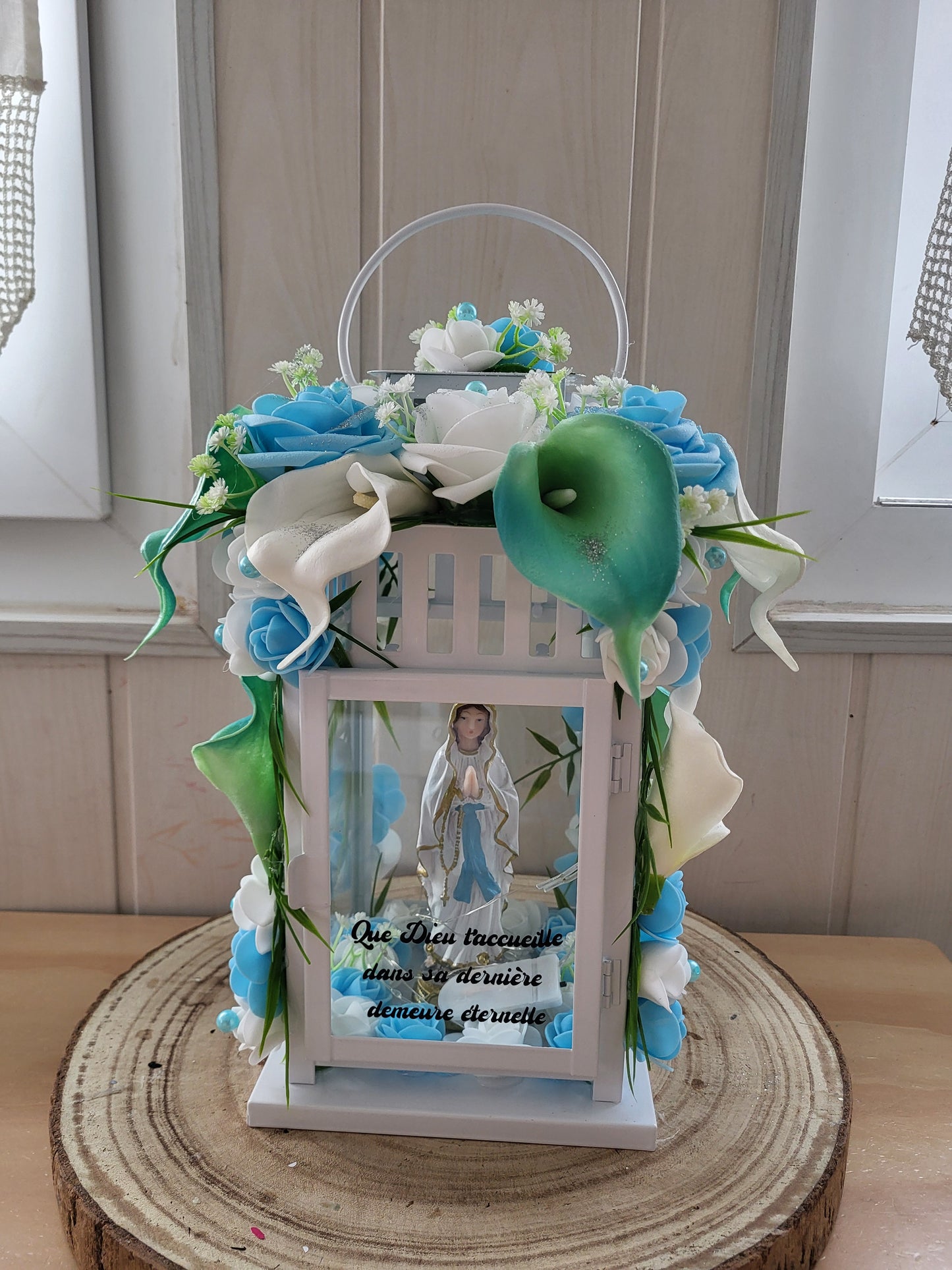 Lanterne avec la vierge avec 4 côté fleuri et led (N'HÉSITEZ PAS À PRÉCISER LA COULEUR DE LA LANTERNE QUE VOUS SOUHAITEZ BLANC OU NOIR)