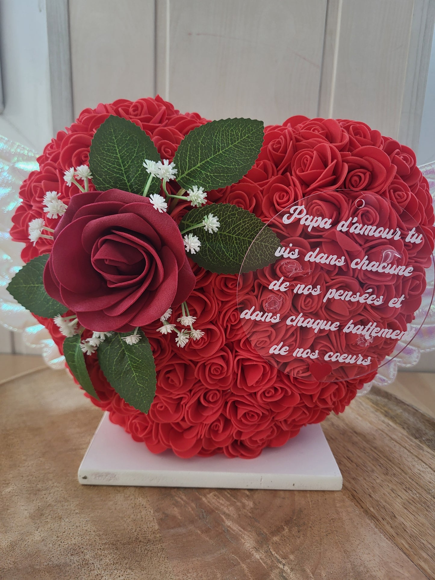 Coeur avec des ailles sur support pour monument funéraire