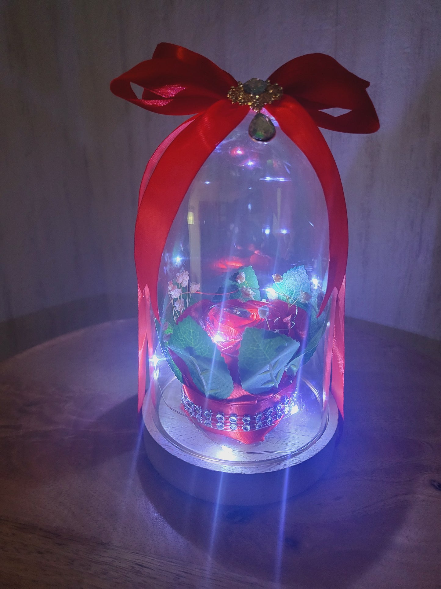 Cloche avec rose en satin avec led
