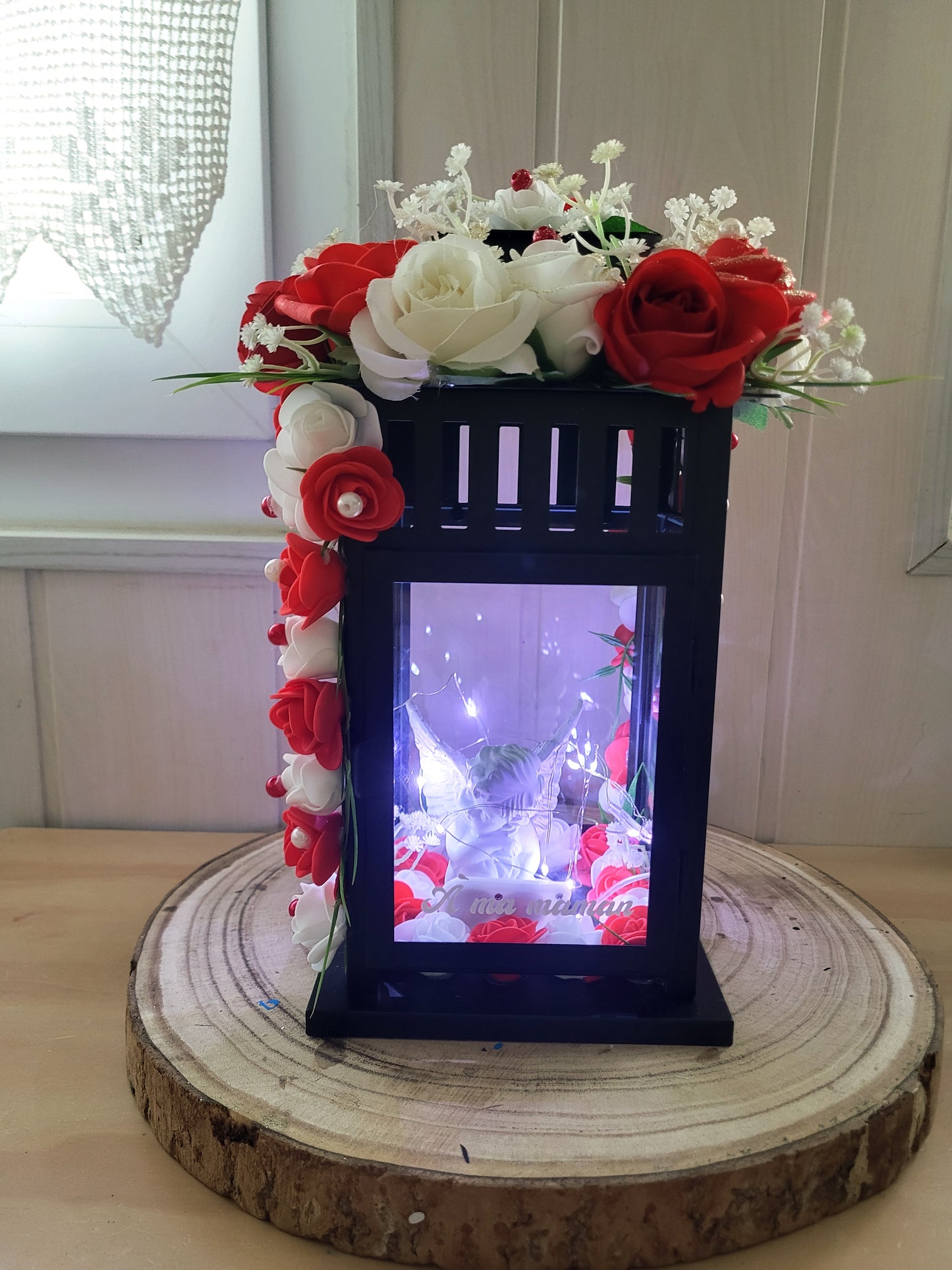 Lanterne avec ange et led pour monuments funéraire(N'HÉSITEZ PAS À PRÉCISER LA COULEUR DE LA LANTERNE QUE VOUS SOUHAITEZ BLANC OU NOIR)