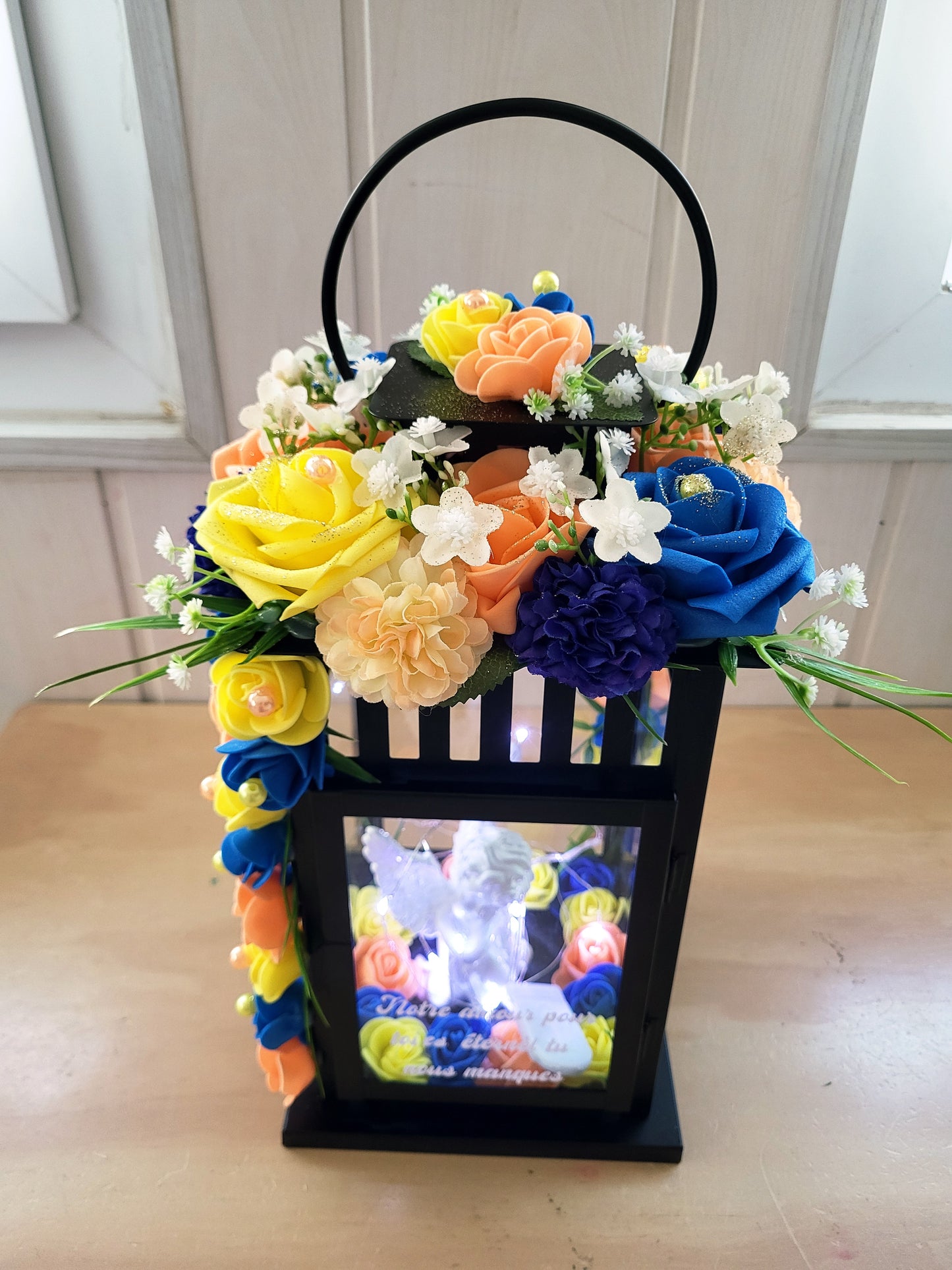 Lanterne avec ange et led pour monuments funéraire(N'HÉSITEZ PAS À PRÉCISER LA COULEUR DE LA LANTERNE QUE VOUS SOUHAITEZ BLANC OU NOIR)