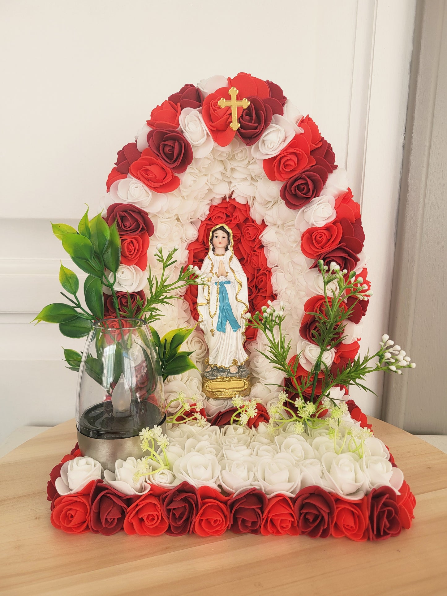 La grotte de la vierge pour monument funéraire