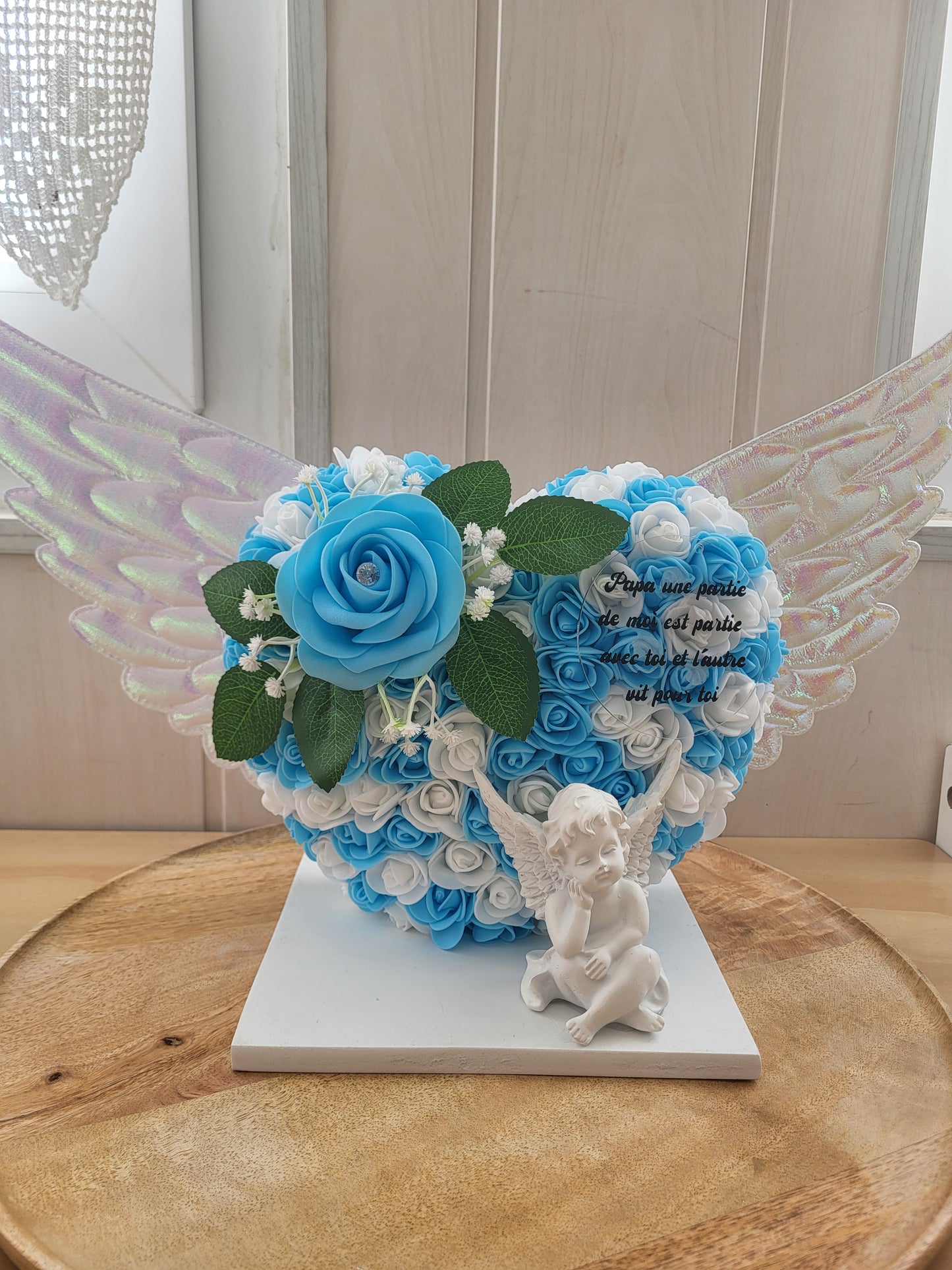 Coeur avec des ailles sur support pour monument funéraire