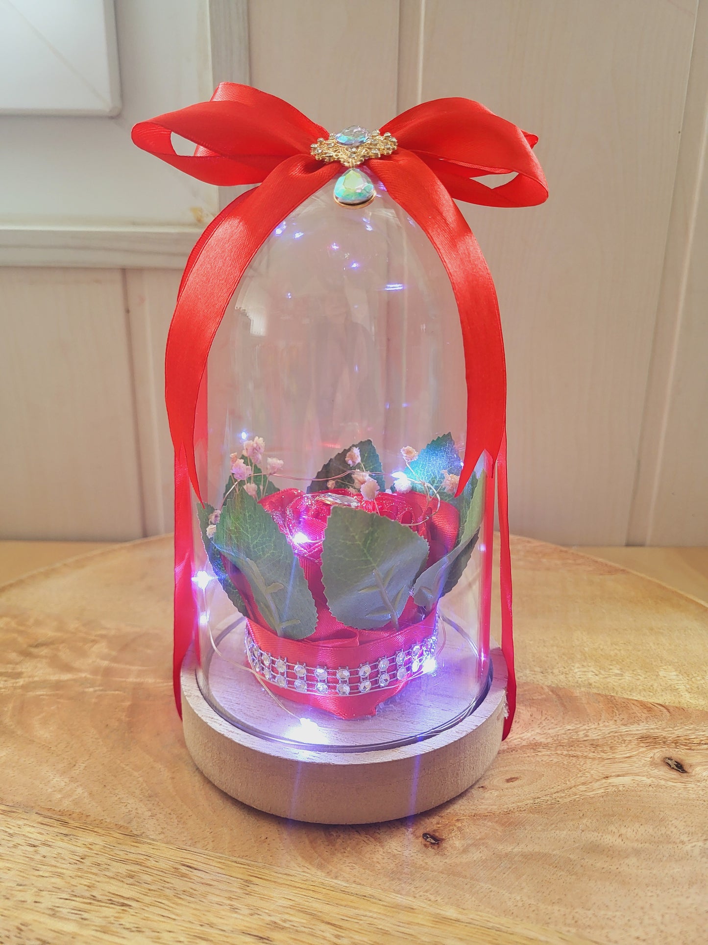 Cloche avec rose en satin avec led