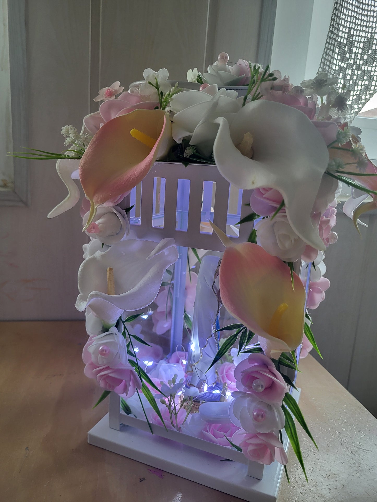 Lanterne avec la vierge avec 4 côté fleuri et led