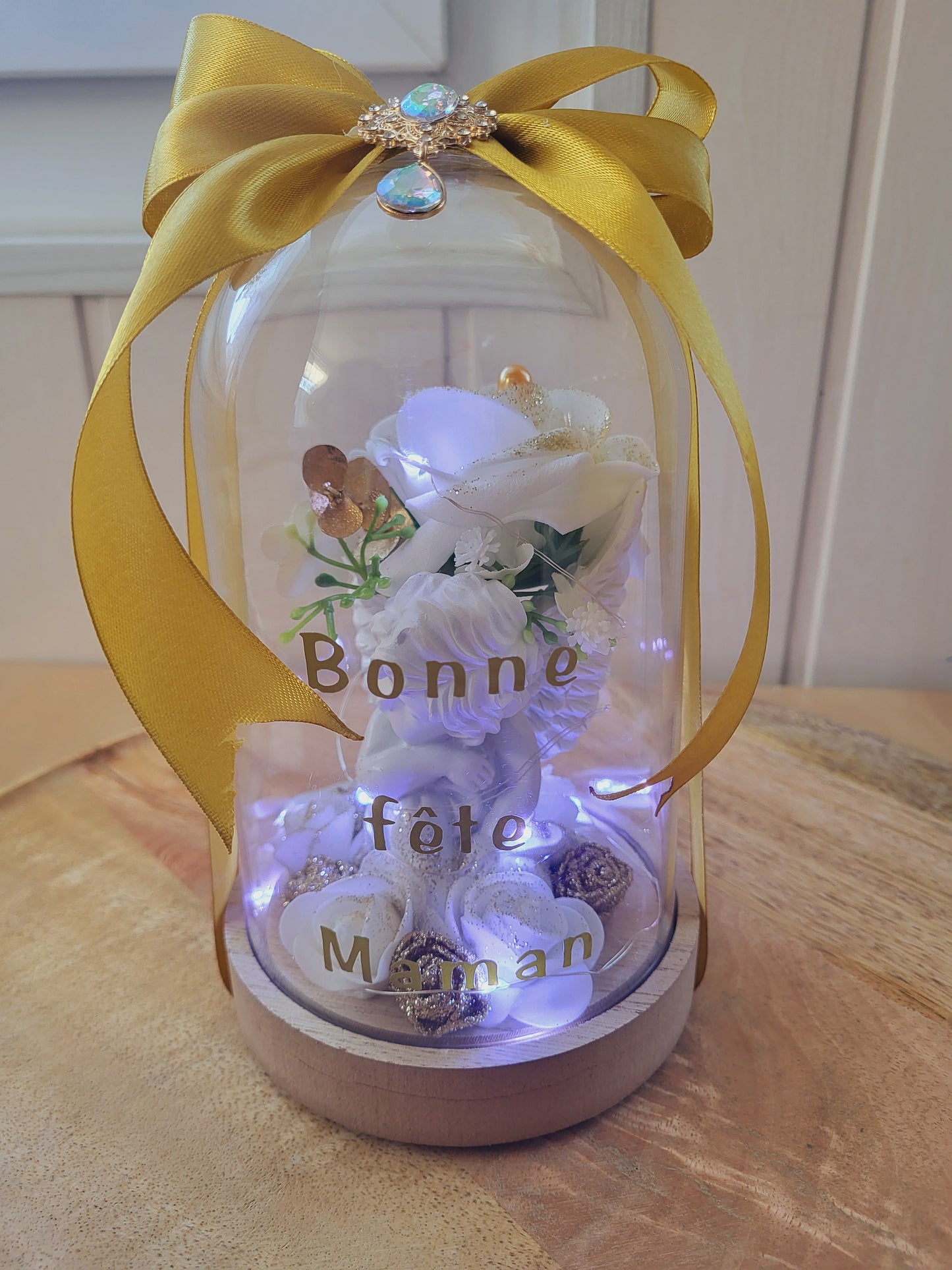Cloche avec un ange