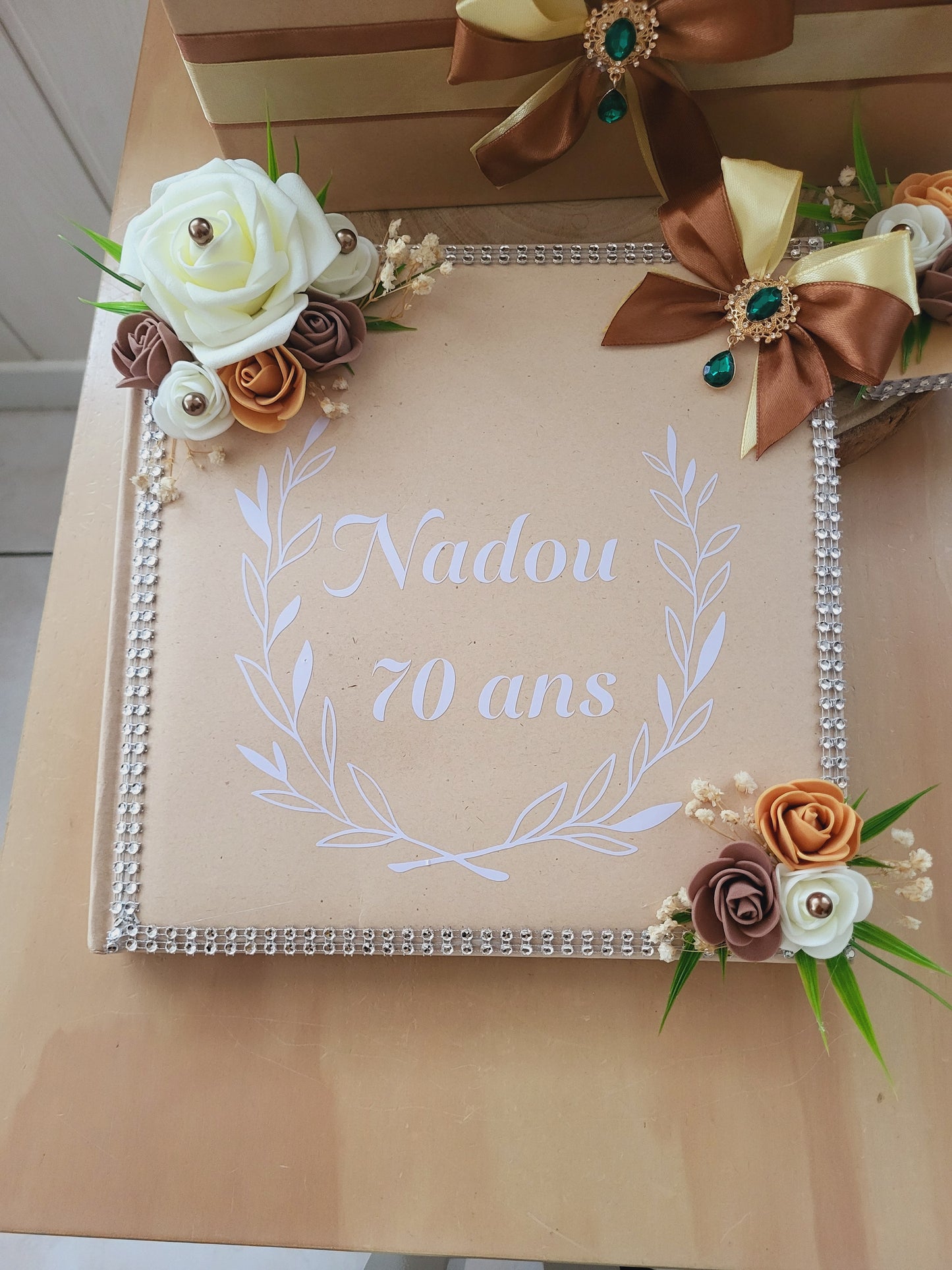 Ensemble urne,livre d'or et porte stylo